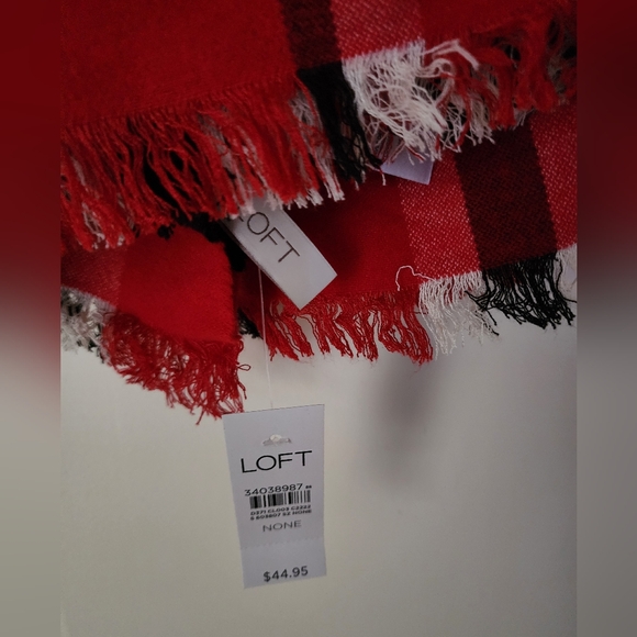 NWT. Loft Chunky scarf blanket - Picture 5 of 6